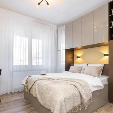 Majestic With View In Magheru Bukarest