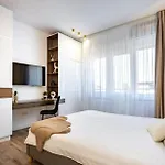 Majestic With View In Magheru Apartman *
