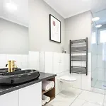 Majestic With View In Magheru * Bukarest