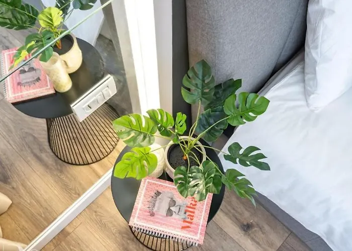 Majestic With View In Magheru *