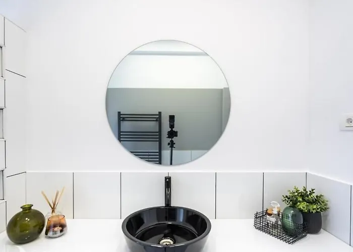 Majestic With View In Magheru 부쿠레슈티